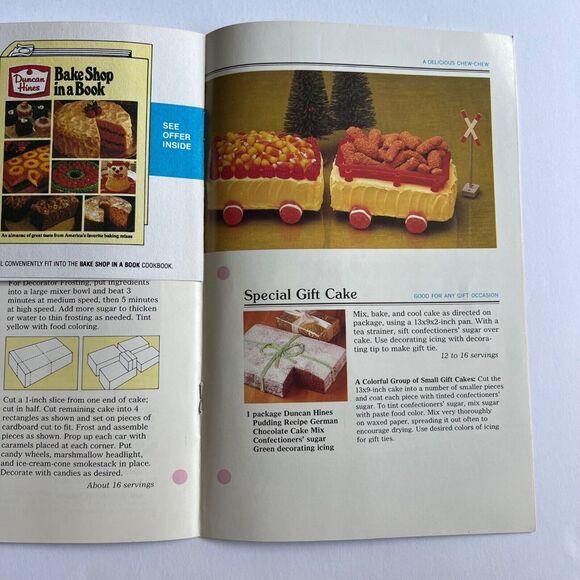 Vintage 1980 Cookbook Duncan Hines Delicious Cake Designs Paperback - Picture 5 of 10